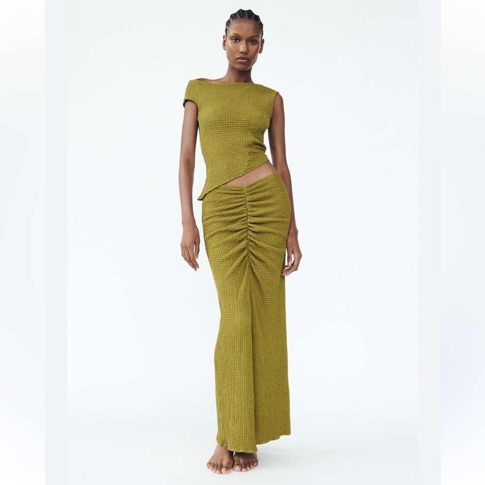 ZARA TEXTURED SKIRT WITH RUCHING